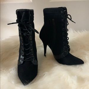 Blacked laced stiletto bootie heel